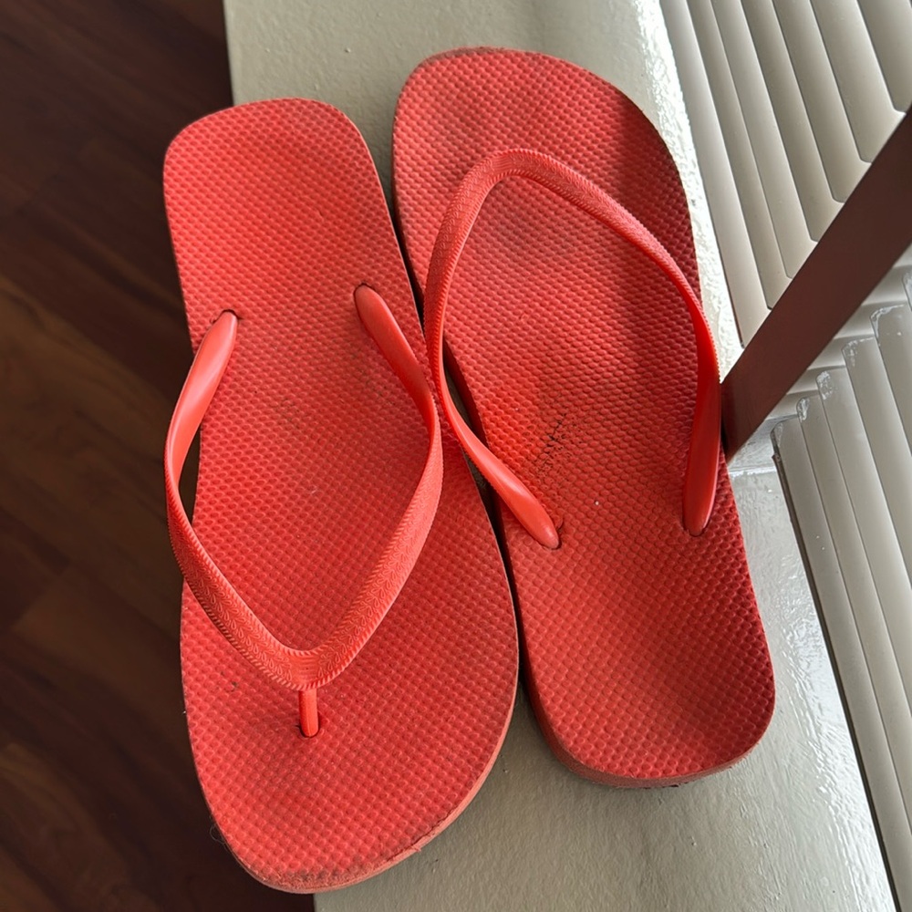 Flip Flops (orange) | Size: 9/10